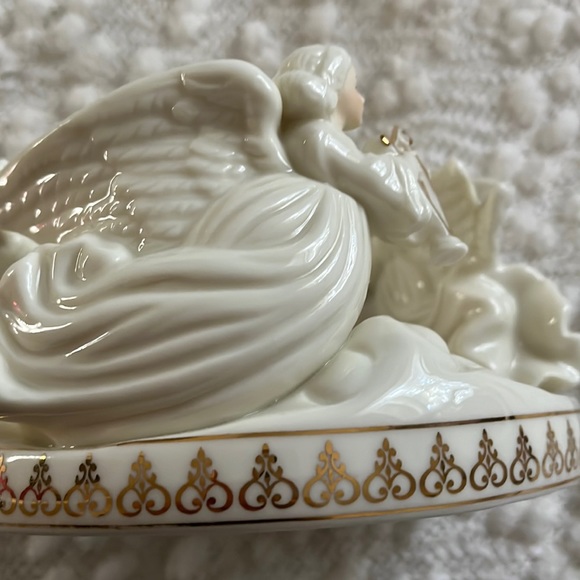 Ángel Pillar Holder from Trimmings Dillard’s. - Picture 13 of 15